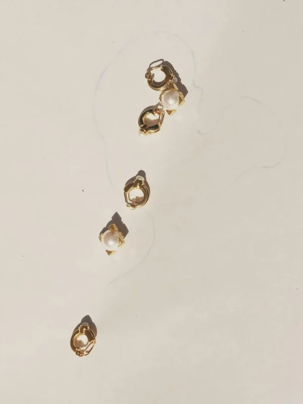 MALAIKARAISS SQUARED PEARL EARCLIP<< Earrings